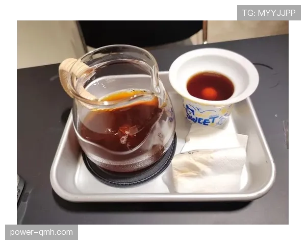 恩佐·费尔南德斯又发图了,随手一杯咖啡像富豪日常,我的泡面情何以堪